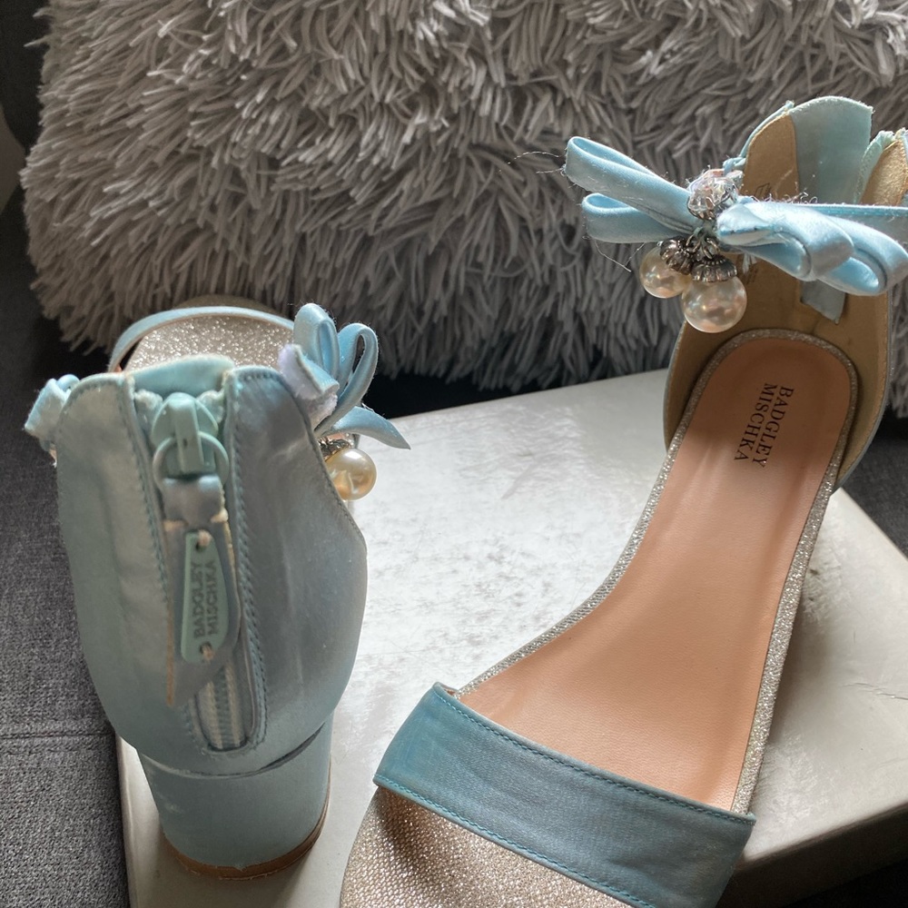 Girl’s shoes.